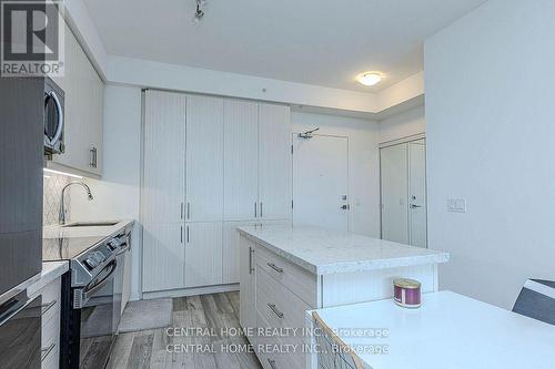 1405 - 75 Oneida Crescent, Richmond Hill, ON - Indoor Photo Showing Kitchen