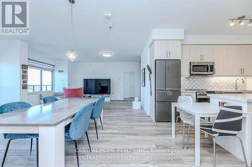 1405 - 75 Oneida Crescent, Richmond Hill, ON - Indoor