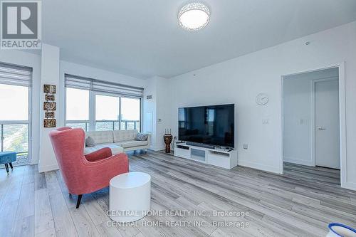 1405 - 75 Oneida Crescent, Richmond Hill, ON - Indoor Photo Showing Living Room