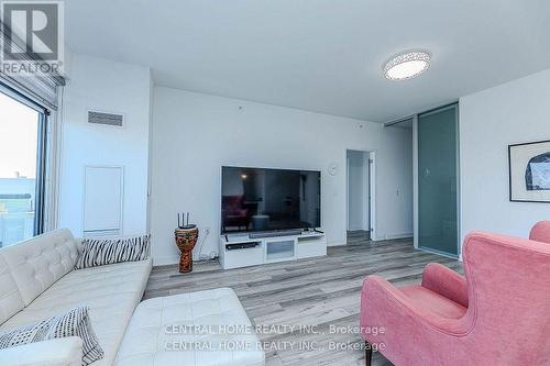 1405 - 75 Oneida Crescent, Richmond Hill, ON - Indoor Photo Showing Living Room