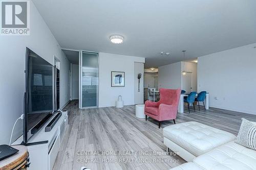 1405 - 75 Oneida Crescent, Richmond Hill, ON - Indoor