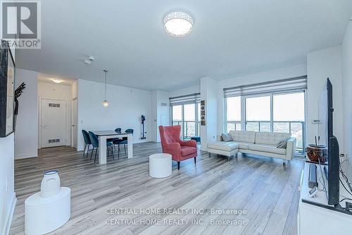 1405 - 75 Oneida Crescent, Richmond Hill, ON - Indoor Photo Showing Living Room