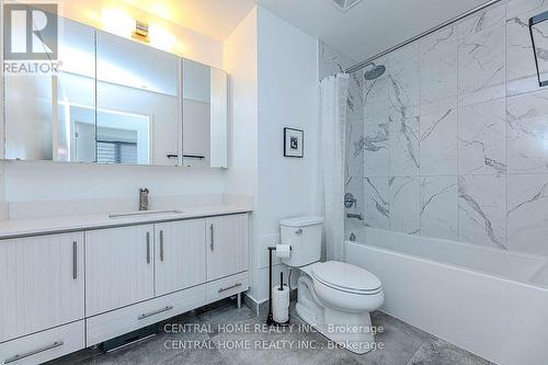 1405 - 75 Oneida Crescent, Richmond Hill, ON - Indoor Photo Showing Bathroom