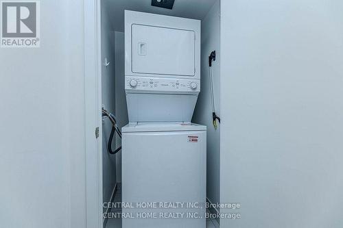1405 - 75 Oneida Crescent, Richmond Hill, ON - Indoor Photo Showing Laundry Room