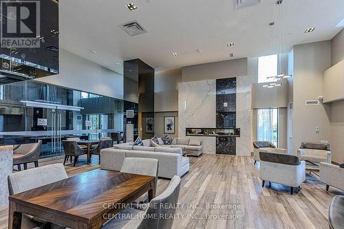 1405 - 75 Oneida Crescent, Richmond Hill, ON - Indoor