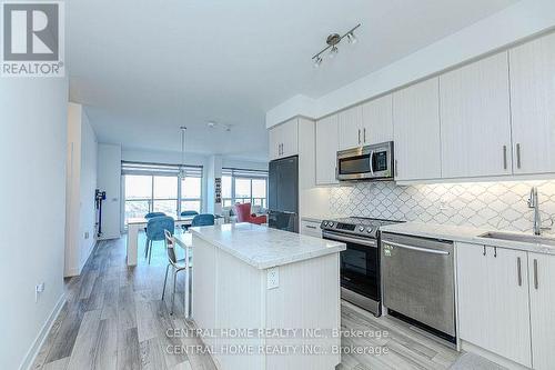 1405 - 75 Oneida Crescent, Richmond Hill, ON - Indoor Photo Showing Kitchen With Upgraded Kitchen