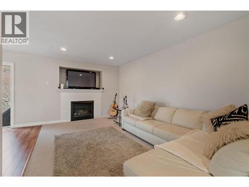 2042 Moonbeam Close, West Kelowna, BC - Indoor Photo Showing Living Room With Fireplace