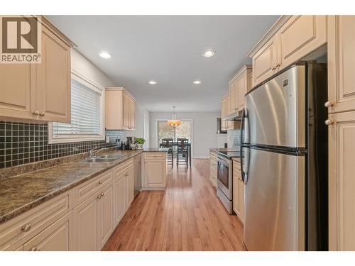 2042 Moonbeam Close, West Kelowna, BC - Indoor Photo Showing Kitchen With Double Sink