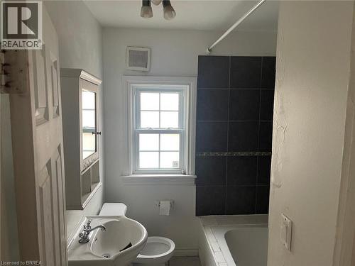 258 Wellington Road, London, ON - Indoor Photo Showing Bathroom