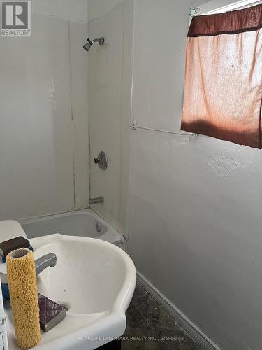 20 Cherry Street, Kitchener, ON - Indoor Photo Showing Bathroom