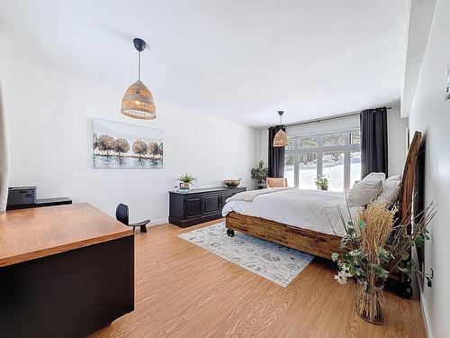 Primary bedroom - 71 Rue Henri-Dunant, Sainte-Agathe-Des-Monts, QC - Indoor Photo Showing Bedroom