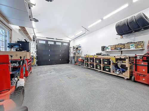 Garage - 71 Rue Henri-Dunant, Sainte-Agathe-Des-Monts, QC - Indoor Photo Showing Garage