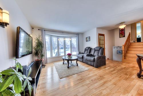 Salon - 123 Rue Houde, Kirkland, QC - Indoor Photo Showing Living Room