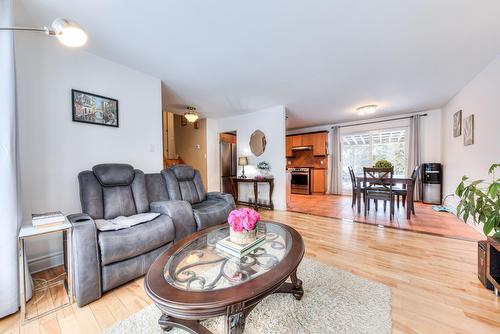 Salon - 123 Rue Houde, Kirkland, QC - Indoor Photo Showing Living Room
