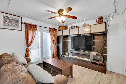 Salon - 1826 Boul. St-Antoine, Saint-Jérôme, QC - Indoor Photo Showing Living Room