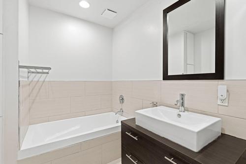 Salle de bains - 5910  - 5916 Rue Beurling, Montréal (Verdun/Île-Des-Soeurs), QC - Indoor Photo Showing Bathroom