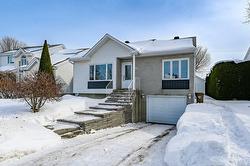 924 Rue Brissette  Sainte-Julie, QC J3E 2B1