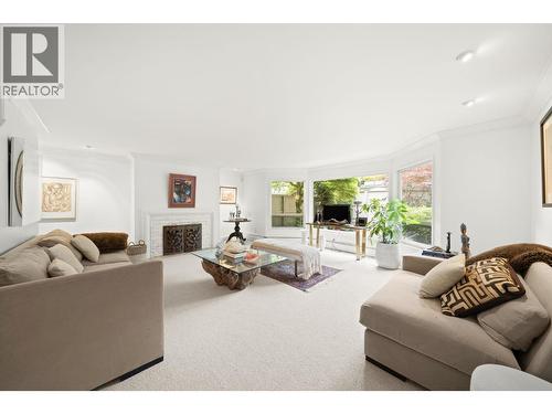 1443 Mcrae Avenue, Vancouver, BC - Indoor Photo Showing Living Room