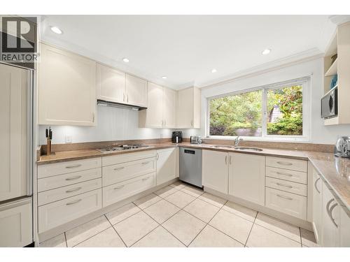 1443 Mcrae Avenue, Vancouver, BC - Indoor Photo Showing Kitchen