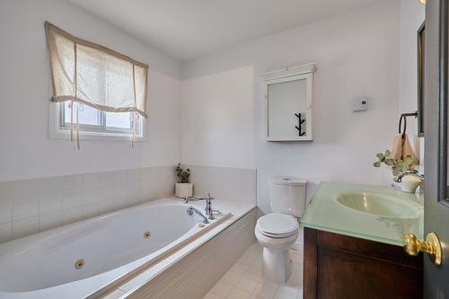 Ensuite bathroom - F-735 Ch. Des Trois-Villages, Piedmont, QC - Indoor Photo Showing Bathroom