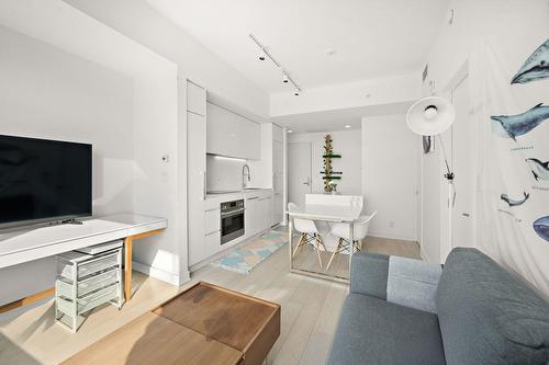 Salon - 3609-1288 Av. Des Canadiens-De-Montréal, Montréal (Ville-Marie), QC - Indoor With Fireplace