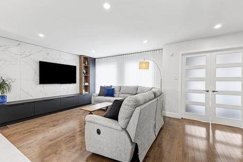 Salon - 1065 Rue Breux, Chambly, QC - Indoor