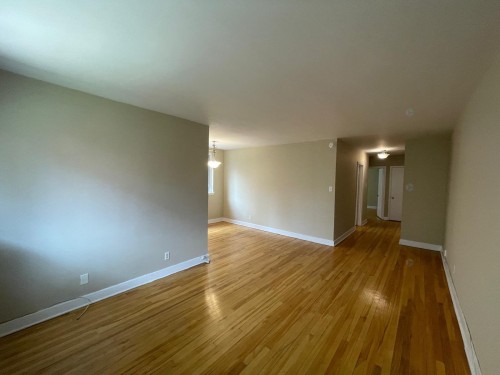 Salon - 204-4921 Av. Clanranald, Montréal (Côte-Des-Neiges/Notre-Dame-De-Grâce), QC - Indoor Photo Showing Other Room