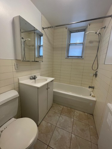 Salle de bains - 204-4921 Av. Clanranald, Montréal (Côte-Des-Neiges/Notre-Dame-De-Grâce), QC - Indoor Photo Showing Bathroom