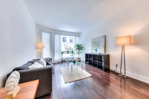 Salon - 102-2285 Av. Ekers, Mont-Royal, QC - Indoor Photo Showing Living Room