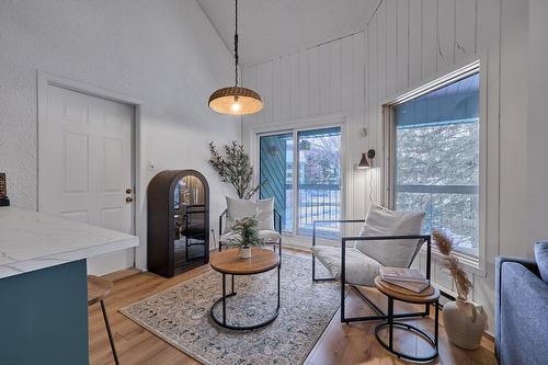 Boudoir - E-735 Ch. Des Trois-Villages, Piedmont, QC - Indoor