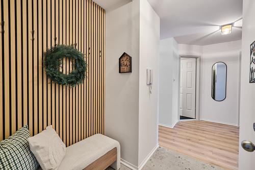 Hall d'entrée/Vestibule - E-735 Ch. Des Trois-Villages, Piedmont, QC - Indoor Photo Showing Other Room