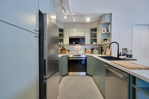 Cuisine - E-735 Ch. Des Trois-Villages, Piedmont, QC - Indoor Photo Showing Kitchen With Double Sink With Upgraded Kitchen