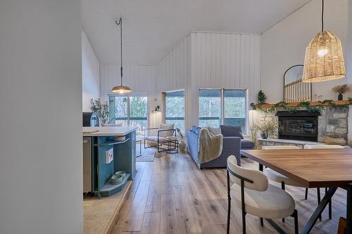 Vue d'ensemble - E-735 Ch. Des Trois-Villages, Piedmont, QC - Indoor With Fireplace