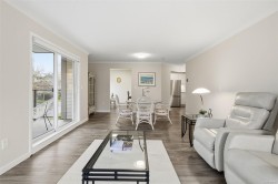 301-1121 Oscar St  Victoria, BC V8V 2X3