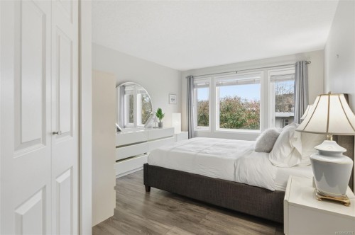 301-1121 Oscar St, Victoria, BC - Indoor Photo Showing Bedroom