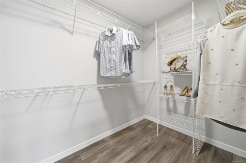 301-1121 Oscar St, Victoria, BC - Indoor With Storage