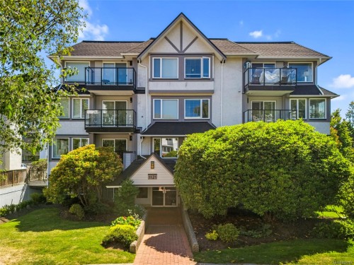 301-1121 Oscar St, Victoria, BC - Outdoor With Facade