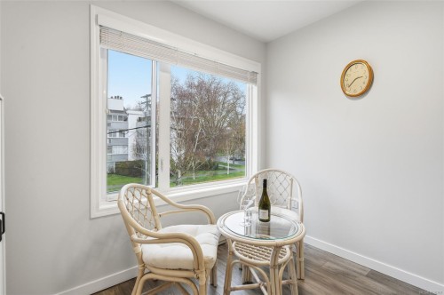 301-1121 Oscar St, Victoria, BC - Indoor