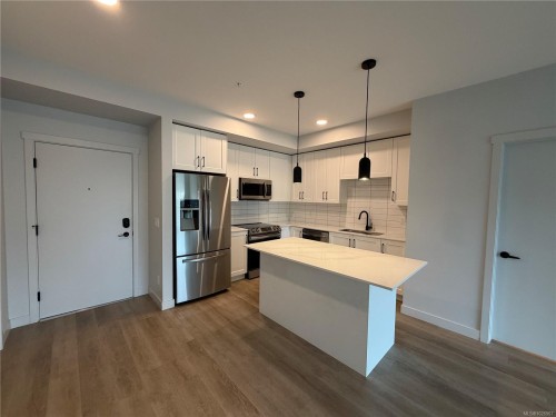 #301-2461 Gateway Rd, Langford, BC - Indoor Photo Showing Kitchen With Stainless Steel Kitchen