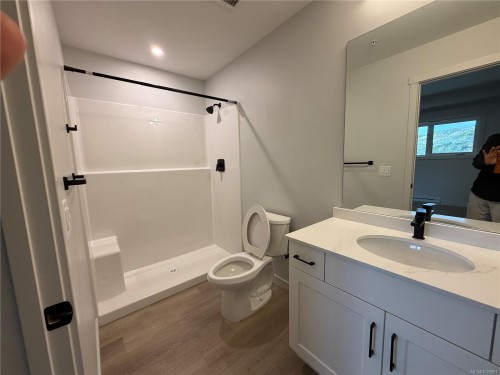 #301-2461 Gateway Rd, Langford, BC - Indoor Photo Showing Bathroom