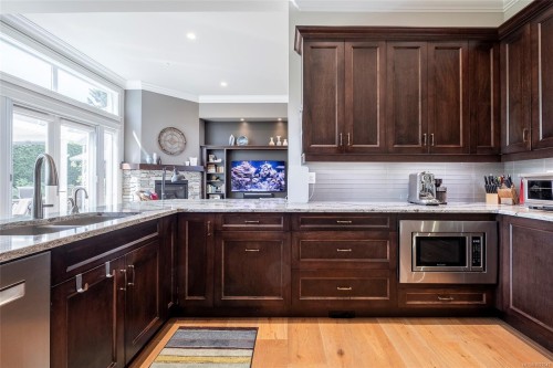 856 Bluffs Dr, Qualicum Beach, BC 