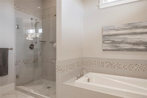 856 Bluffs Dr, Qualicum Beach, BC 