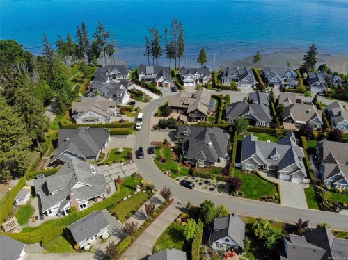 856 Bluffs Dr, Qualicum Beach, BC 