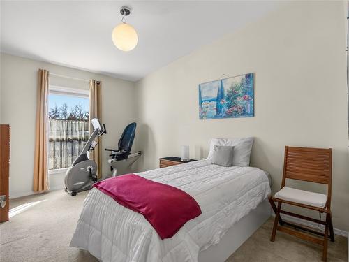 797 Eckhardt Avenue, Penticton, BC - Indoor Photo Showing Bedroom