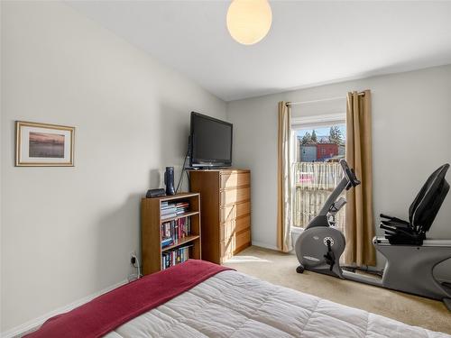 797 Eckhardt Avenue, Penticton, BC - Indoor Photo Showing Bedroom