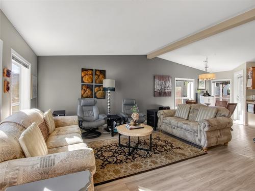 797 Eckhardt Avenue, Penticton, BC - Indoor Photo Showing Living Room