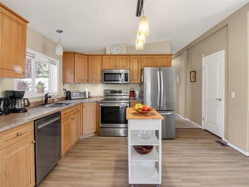 797 Eckhardt Avenue, Penticton, BC - Indoor Photo Showing Kitchen With Double Sink