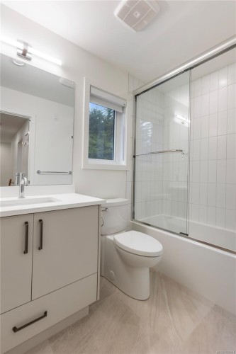 2-990 Mcbriar Ave, Saanich, BC 