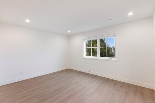 2-990 Mcbriar Ave, Saanich, BC 