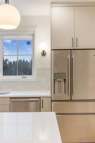 2-990 Mcbriar Ave, Saanich, BC 